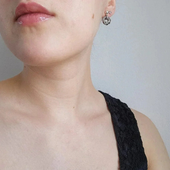 Vintage classic & elegant Mobius rose luxury chainmaille knot circle earrings - Picture 4 of 6